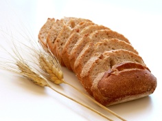El gluten del pan es una fuente importánte del ácido glutámico cuyo nombre deriva del gluten